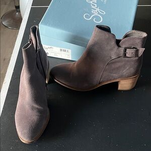 Seychelles grey suede boots